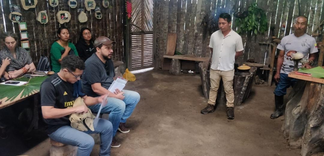 Visita de uma comunidade no rio Napo